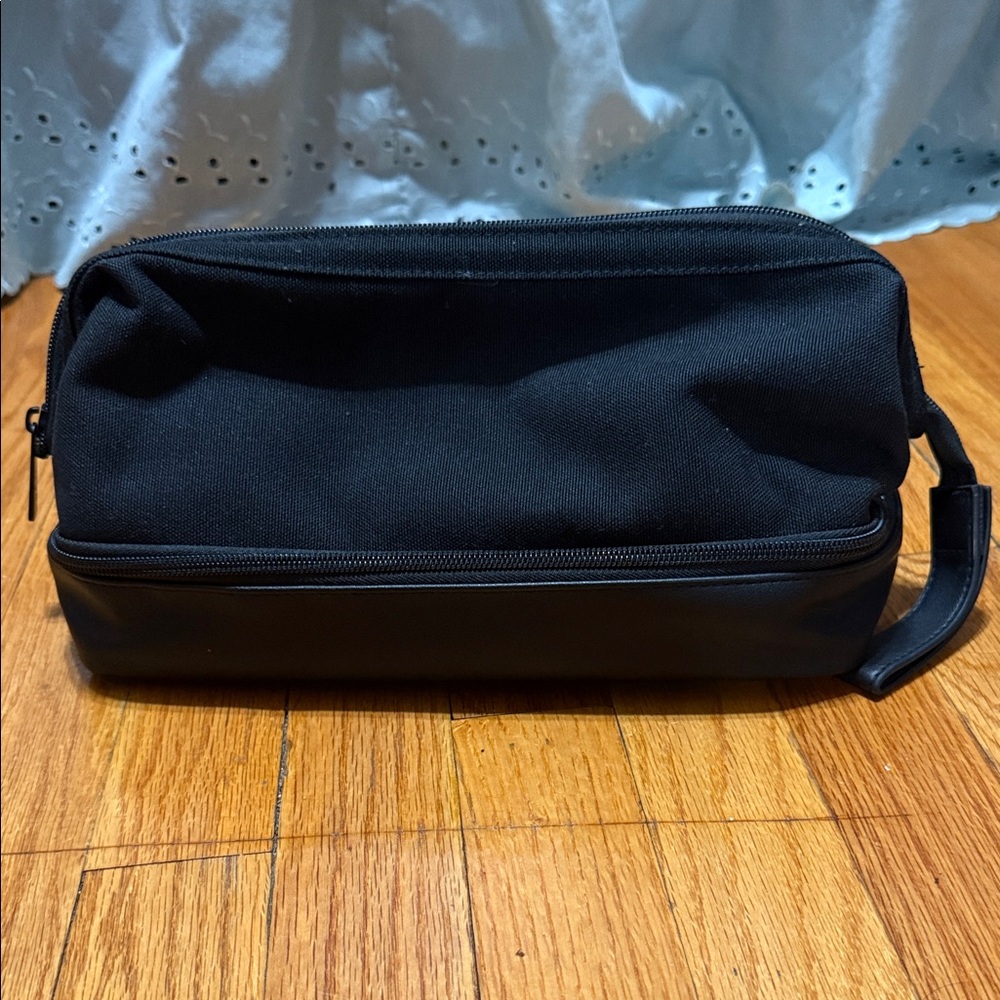 Beis Black Dopp Kit